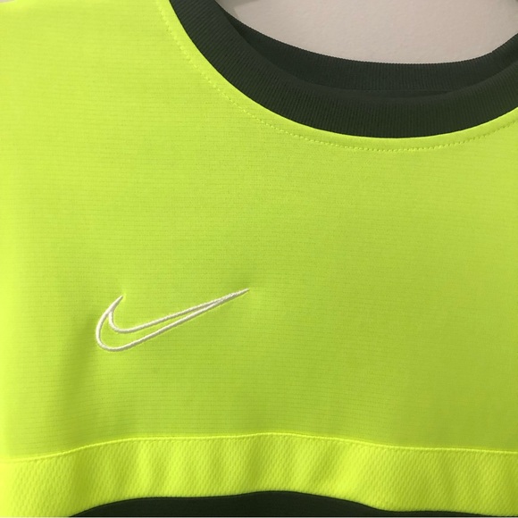 Nike Men’s Dri Fit Soccer Tee Sz Small - Picture 2 of 5